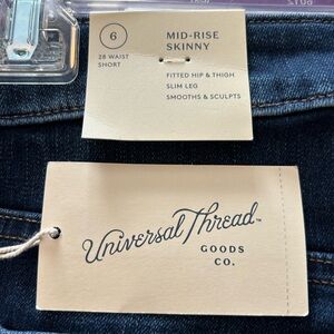 Universal Thread NWT mid rise skinny size 6 jeans